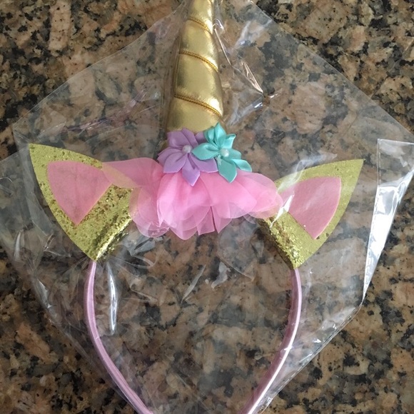 Unicorn Party Supplies for 16 - Picture 5 of 8